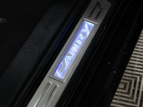 Used 2015 Toyota Camry XSE w/ Advanced Technology Package image 28