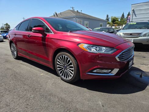 Used 2017 Ford Fusion SE w/ Fusion SE Technology Package image 5