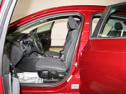 Used 2017 Chevrolet Cruze LT image 9