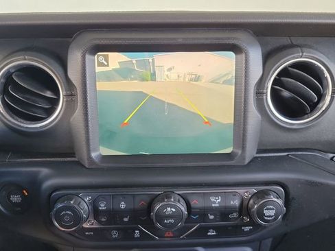 Used 2020 Jeep Gladiator Overland image 12