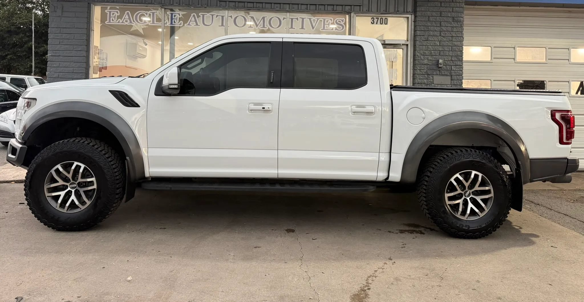 Used 2017 Ford F150 Raptor w/ Equipment Group 802A Luxury AWD/4WD image 6