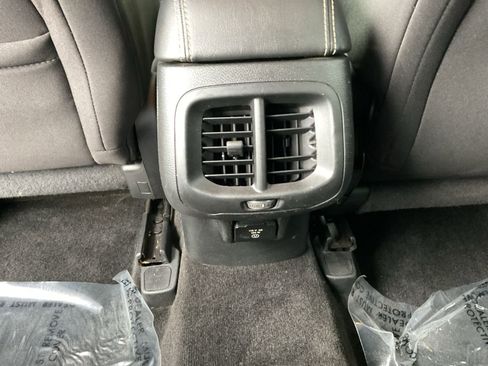 Used 2015 Jeep Cherokee Latitude w/ Cold Weather Group AWD/4WD image 27