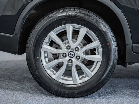 Used 2020 Nissan Rogue SV FWD image 18