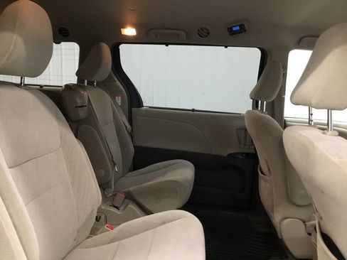 Used 2018 Toyota Sienna LE w/ Protection Package FWD image 18