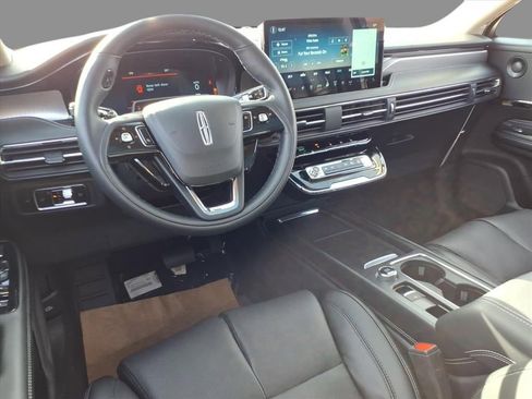 New 2025 Lincoln Corsair Reserve w/ Equipment Group 202A image 6