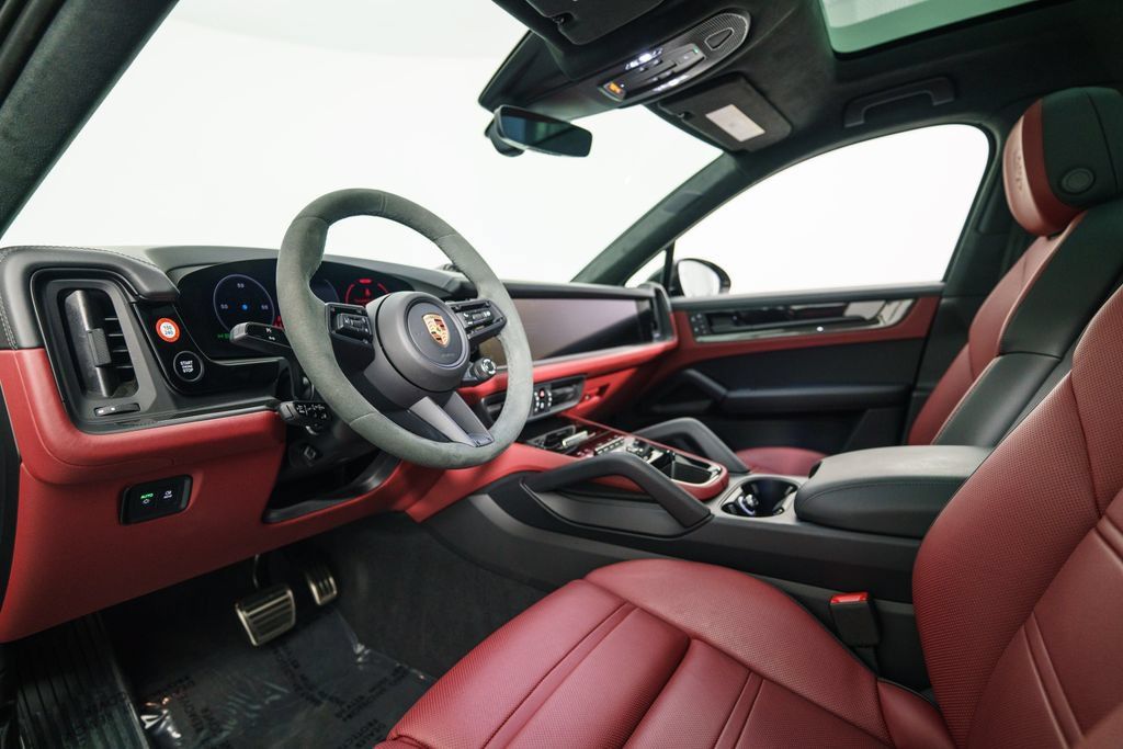Certified 2026 Porsche Cayenne GTS AWD/4WD image 4