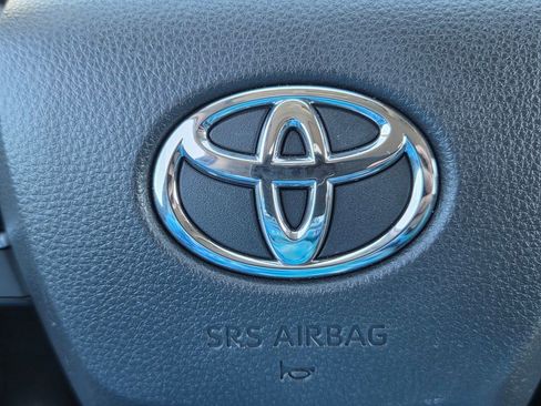 Used 2024 Toyota Highlander XLE image 31