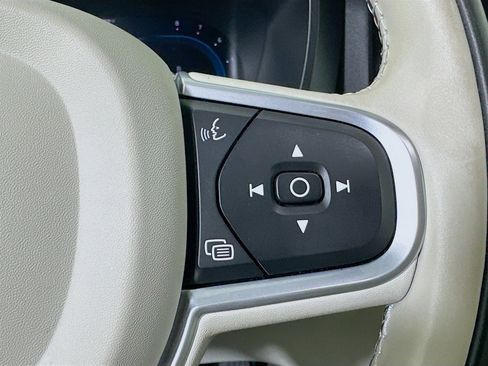 Used 2022 Volvo XC60 B5 Momentum image 17