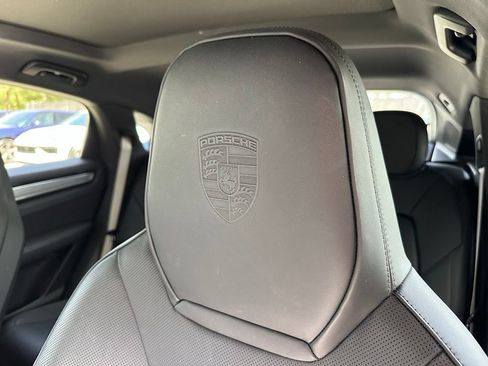 Certified 2023 Porsche Cayenne Platinum Edition AWD/4WD image 22