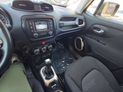 Used 2016 Jeep Renegade Latitude FWD image 23