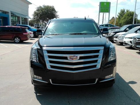 Used 2018 Cadillac Escalade ESV 4WD image 2