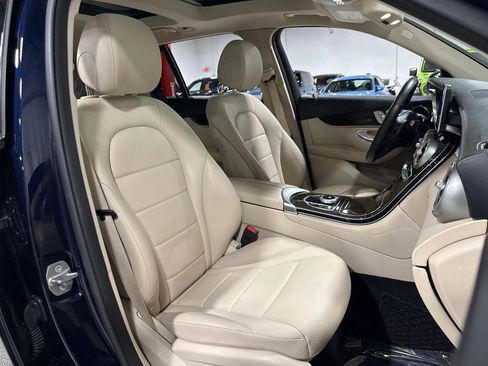 Used 2019 Mercedes-Benz GLC 300 4MATIC w/ Premium Package image 39