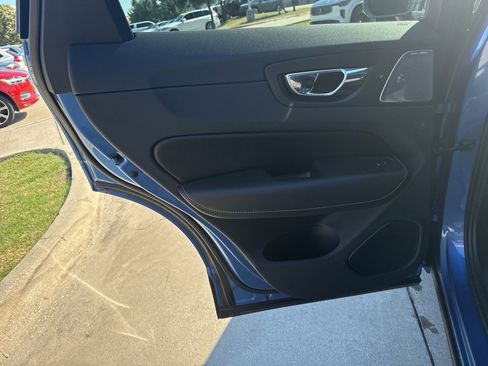 Used 2019 Volvo XC60 T5 R-Design image 18