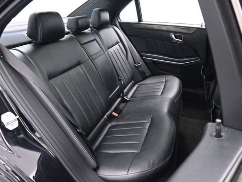 Used 2014 Mercedes-Benz E 550 4MATIC Sedan image 17