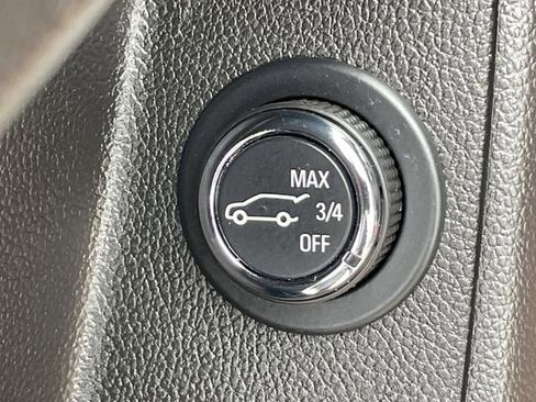 Used 2023 Chevrolet Traverse LT AWD/4WD image 24