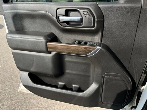 Used 2021 Chevrolet Silverado 1500 LT Trail Boss w/ LPO, Dark Essentials Package AWD/4WD image 21