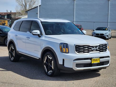 Used 2024 Kia Telluride S w/ S Sunroof Package image 5
