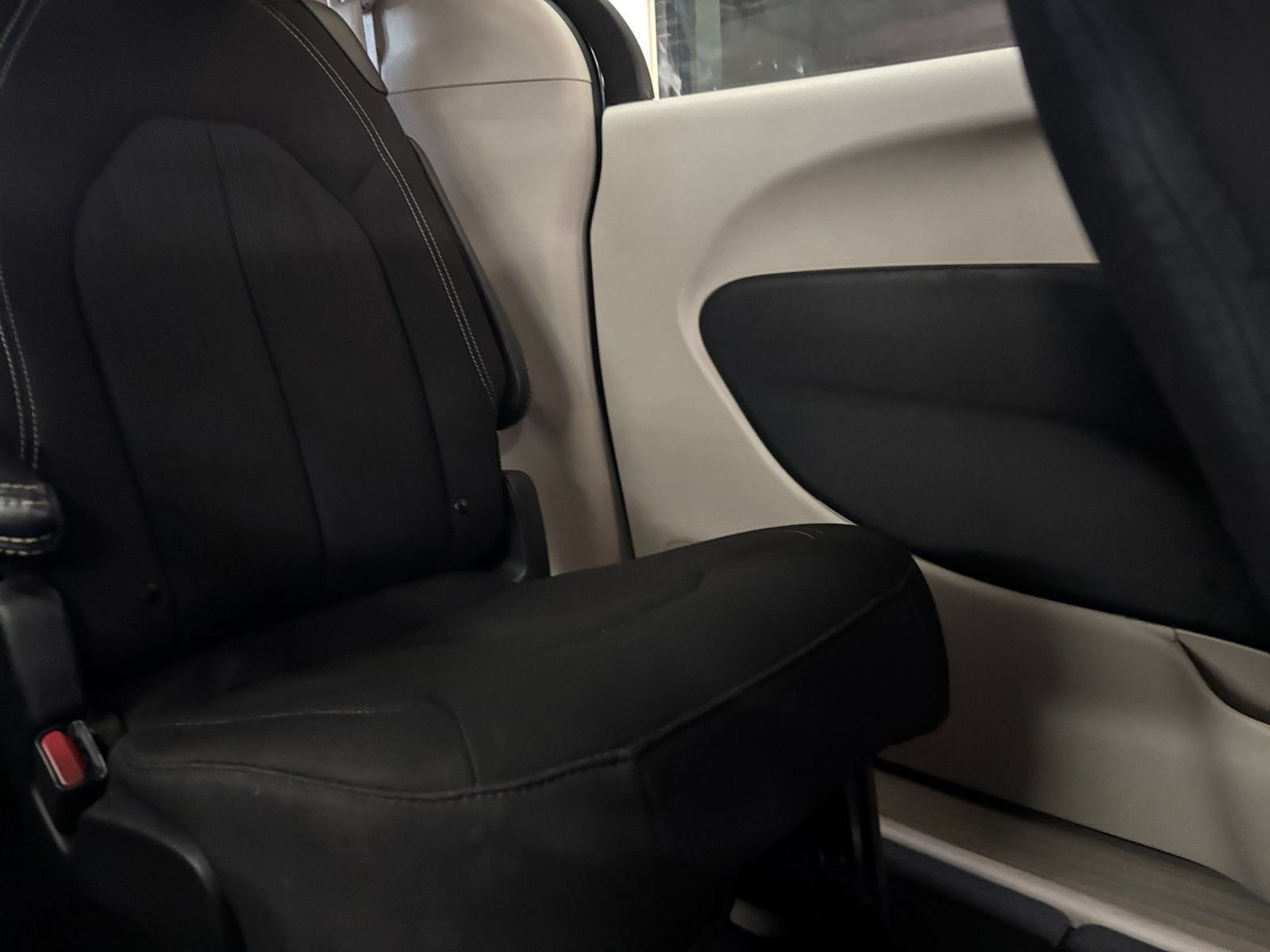 Used 2024 Chrysler Voyager LX FWD image 39