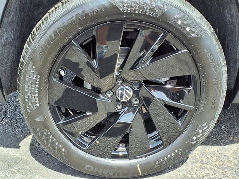 New 2026 Volkswagen Atlas Cross Sport SE image 7