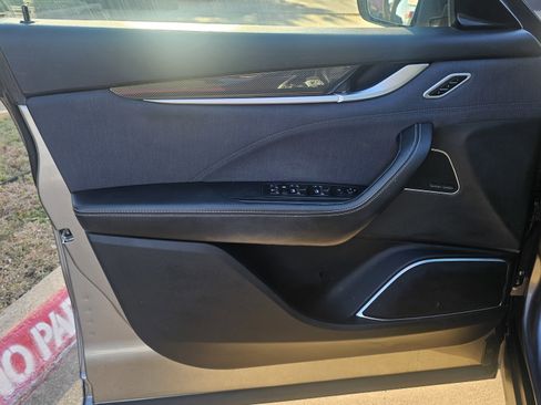 Used 2021 Maserati Levante GranLusso image 29