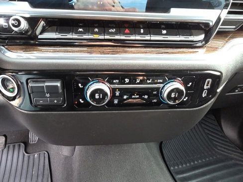 Used 2024 GMC Sierra 1500 SLE image 21