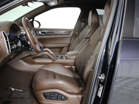 Certified 2023 Porsche Cayenne S AWD/4WD image 5