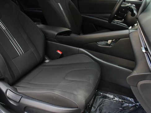 Used 2025 Hyundai Elantra SEL FWD image 28