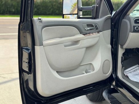 Used 2010 Chevrolet Silverado 2500 LTZ w/ Convenience Package image 10