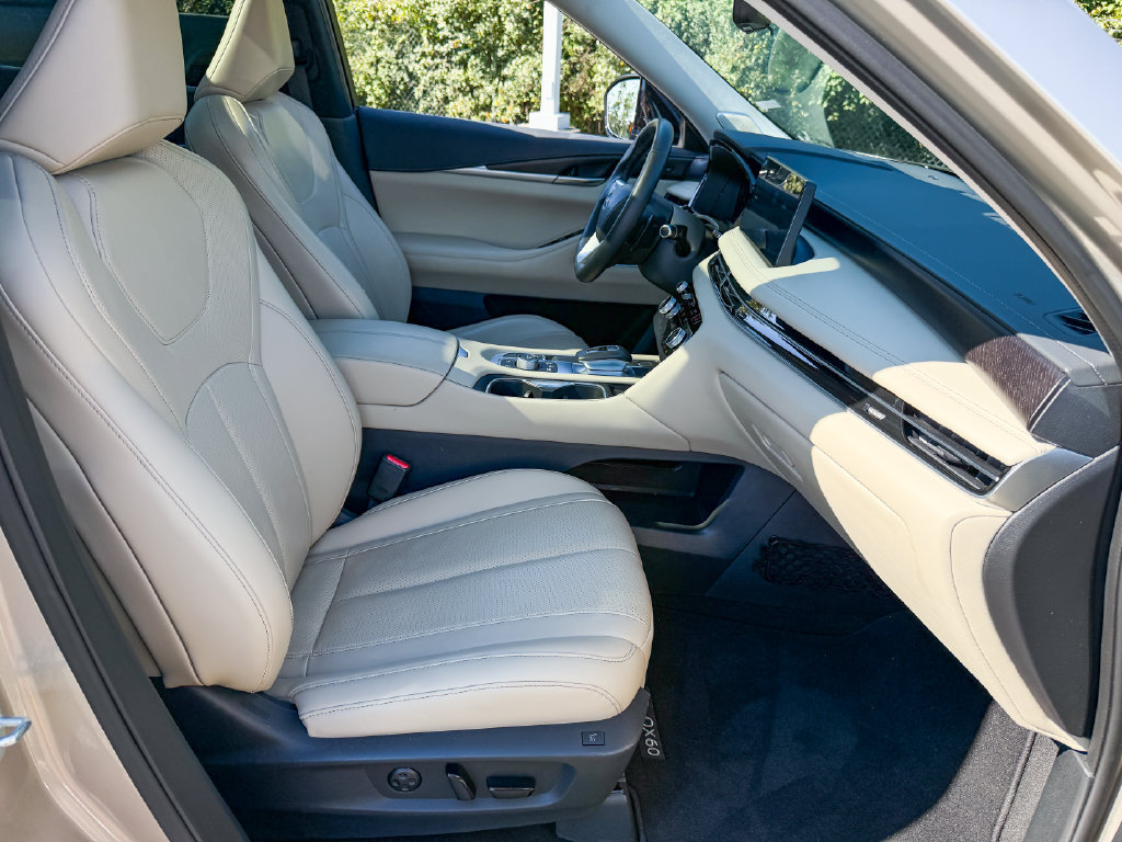 Used 2023 INFINITI QX60 Sensory w/ Vision Package AWD/4WD image 11