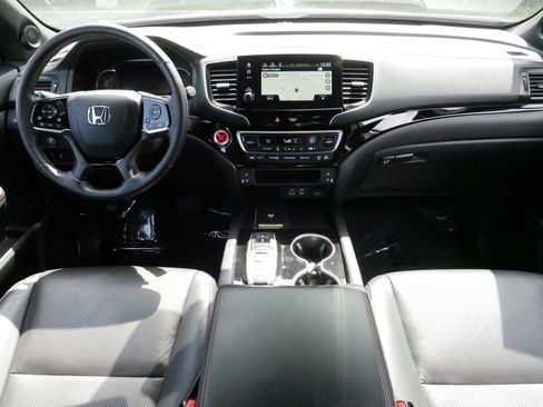 Certified 2025 Honda Passport Black Edition image 10