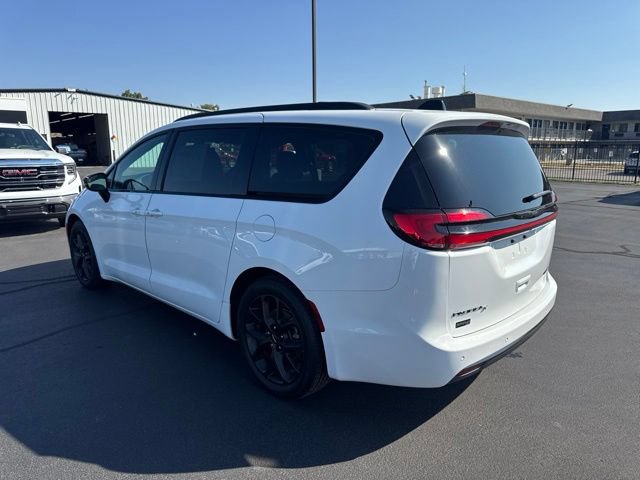 Used 2025 Chrysler Pacifica Limited FWD image 7