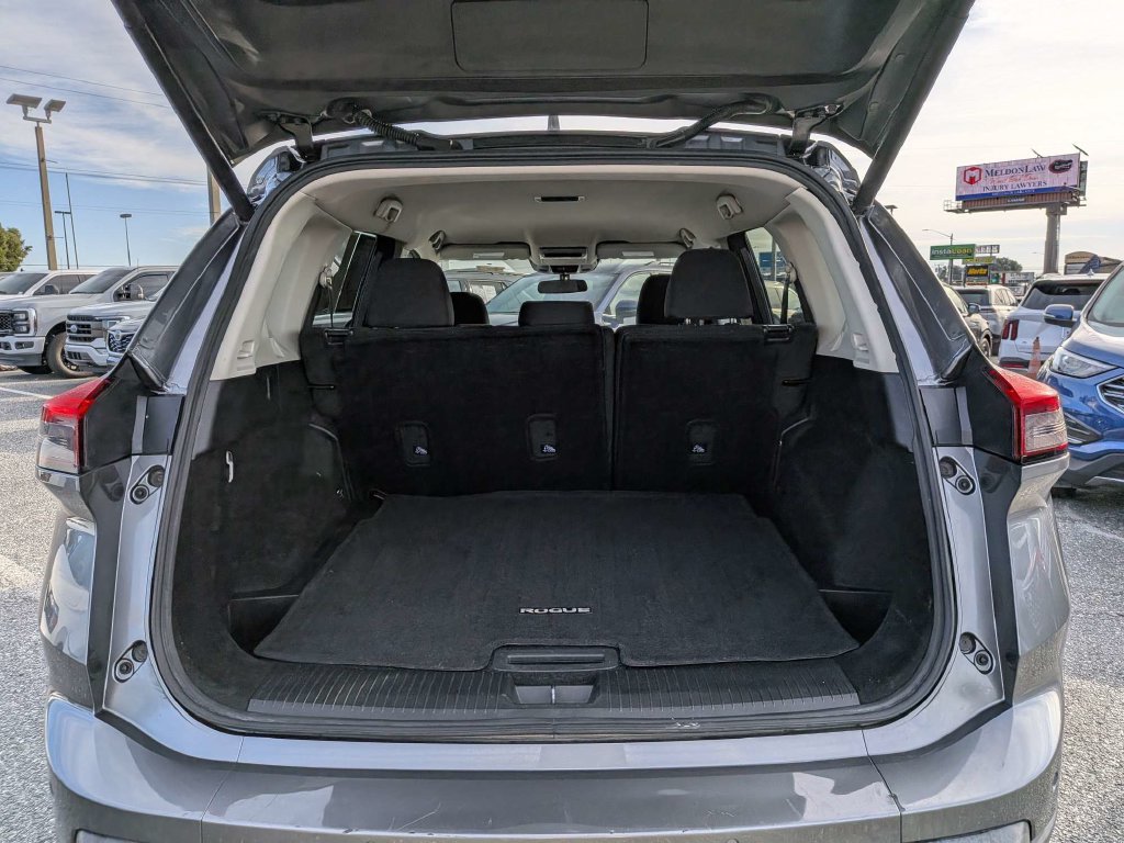 Used 2025 Nissan Rogue SV AWD/4WD image 13