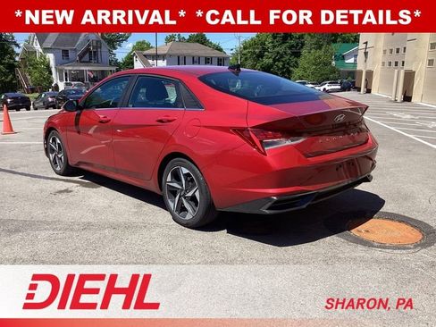 Used 2022 Hyundai Elantra SEL w/ Convenience + Premium Package FWD image 5