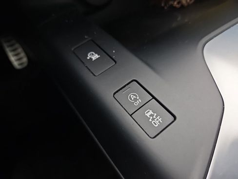 Used 2019 Jaguar E-PACE R-Dynamic SE image 42