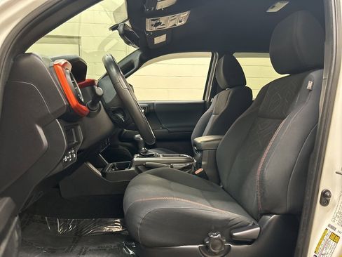 Used 2017 Toyota Tacoma 4x4 Double Cab image 7