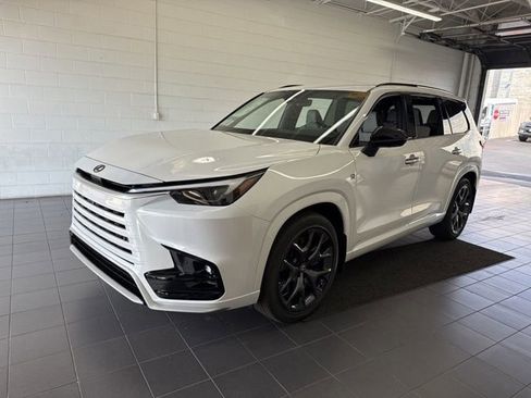 New 2026 Lexus TX 500h AWD image 4