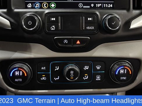 Used 2023 GMC Terrain SLT image 20