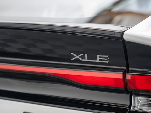 Certified 2024 Toyota Prius XLE FWD image 9