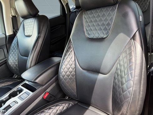 Used 2023 Ford Edge Titanium AWD/4WD image 25