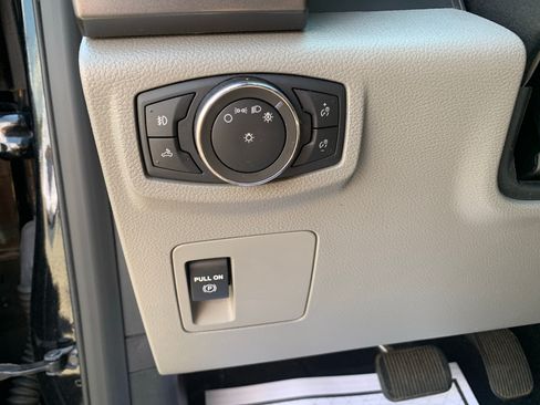 Used 2017 Ford F150 XLT AWD/4WD image 17