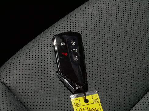 Certified 2025 Volkswagen Tiguan SE AWD/4WD image 31