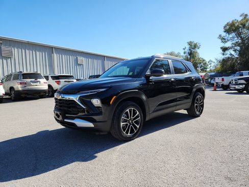 Used 2025 Chevrolet TrailBlazer LT image 2