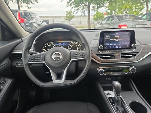 Used 2025 Nissan Altima 2.5 SV image 16