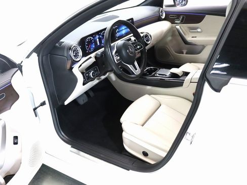 Used 2022 Mercedes-Benz CLA 250 4MATIC image 13