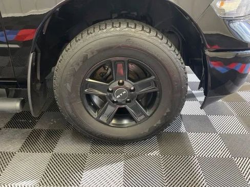 Used 2019 RAM 1500 Classic SLT w/ Black Appearance Group AWD/4WD image 23