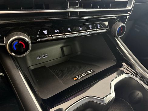 New 2025 Chevrolet Traverse LT w/ Enhanced Driving Package FWD image 23