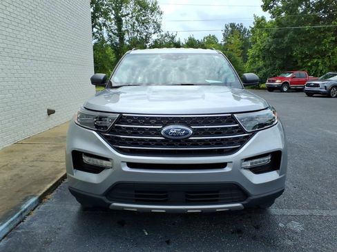 Used 2024 Ford Explorer XLT w/ Equipment Group 202A AWD/4WD image 2