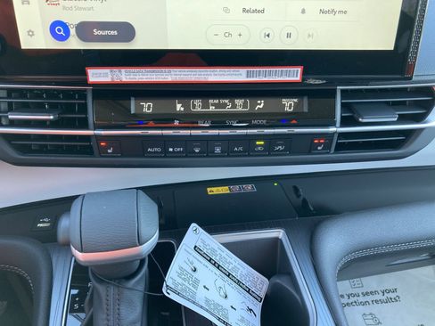 Certified 2025 Toyota Sienna XLE image 17