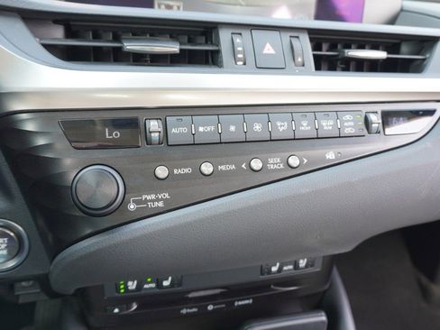 Used 2019 Lexus ES 350 w/ Premium Package image 17