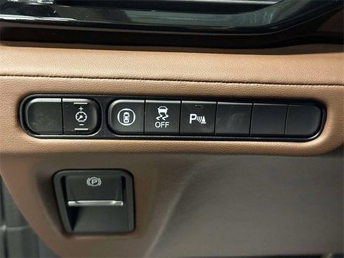 Used 2023 Acura MDX SH-AWD w/ Technology Package image 22